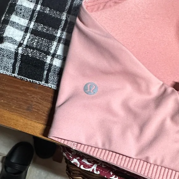 Pink Sports Bra Sz 38D by Lululemon new condition - Picture 5 of 7